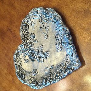 Carson Statesmetal Pewter Heart Plate w/ Berry Vine Design